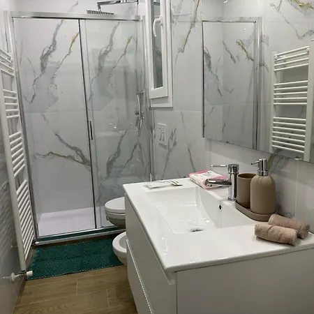 Florence Apt アパート *