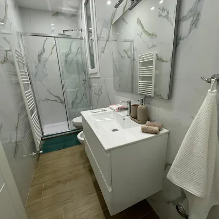 Florence Apt アパート *