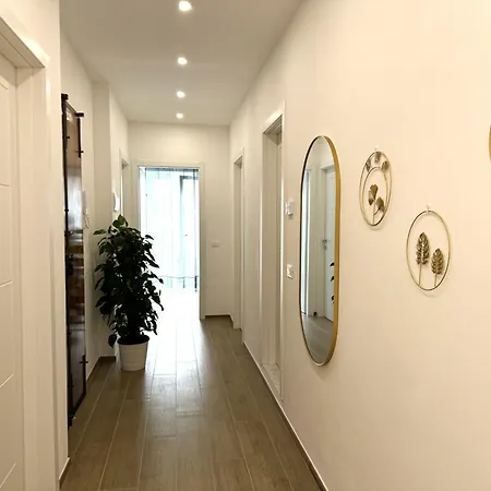 Florence Apt アパート *