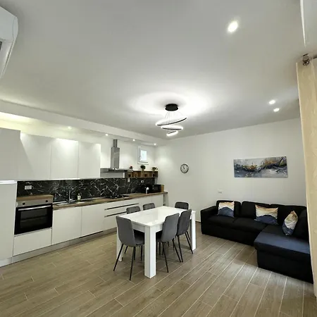 Florence Apt